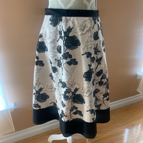 Weekend MaxMara Pleated Flared Skirt - Picture 3 of 9